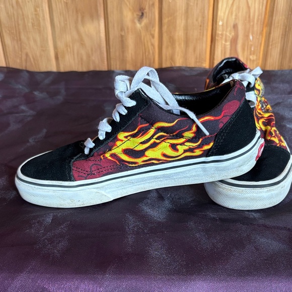 Vans Flames with Skull Shoes - Picture 4 of 8